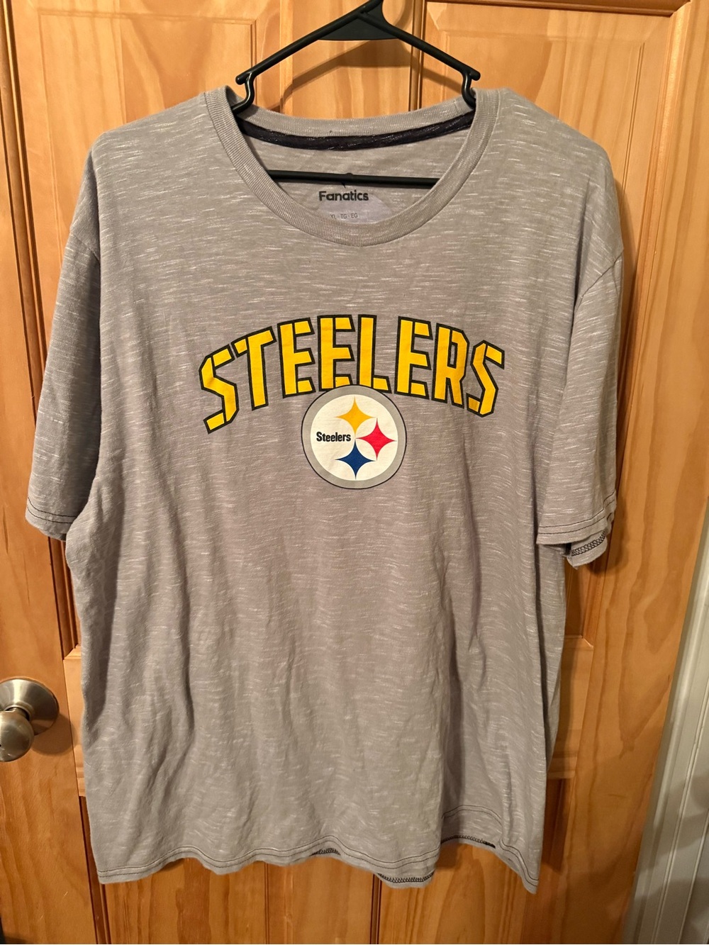 Men’s Pittsburgh Steelers TJ Watt T-Shirt Size XL. Has Pin Holes Where Tag Was,